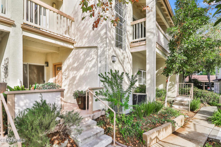 2 Bed Home for Sale in Oak Park, California