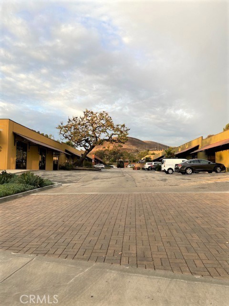 Commercial Sale in Thousand Oaks East