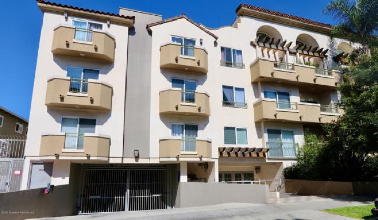 Residential Home in Hollywood