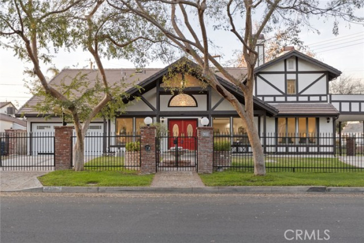 6 Bed Home for Sale in Burbank, California