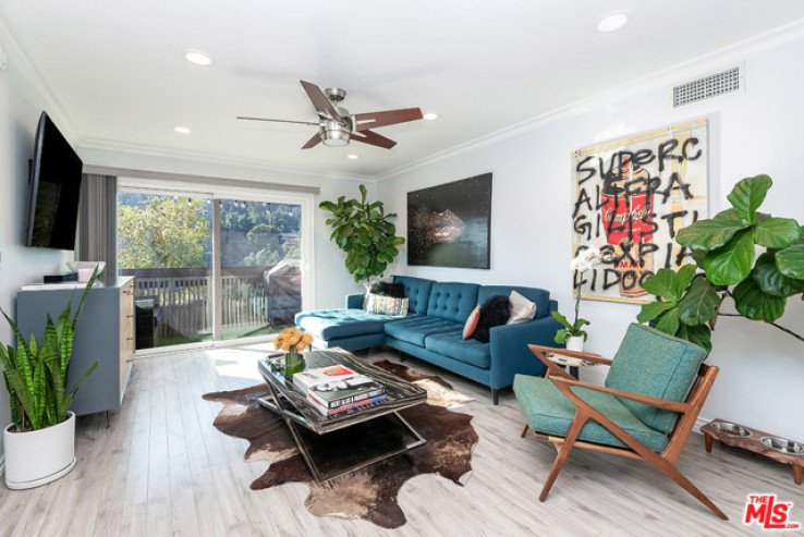 Residential Home in Hollywood Hills East