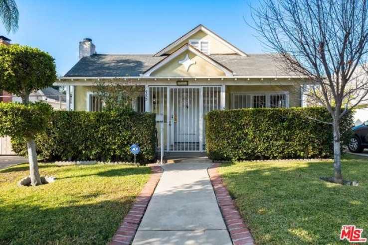 Residential Home in Hollywood