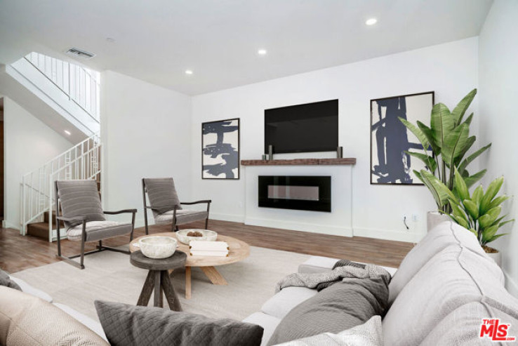 4 Bed Home for Sale in Van Nuys, California