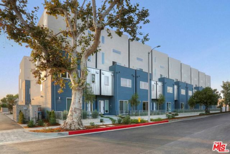 Residential Home in North Hollywood