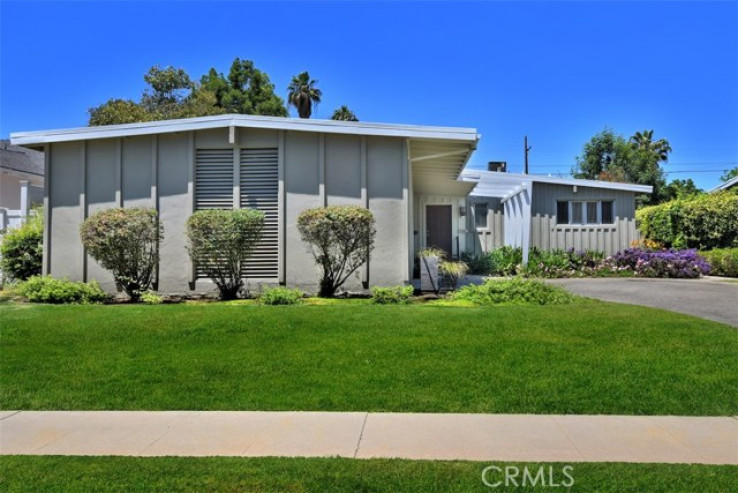 Residential Home in Encino