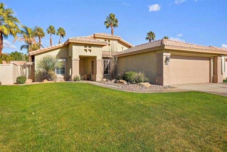 Residential Home in North Palm Desert