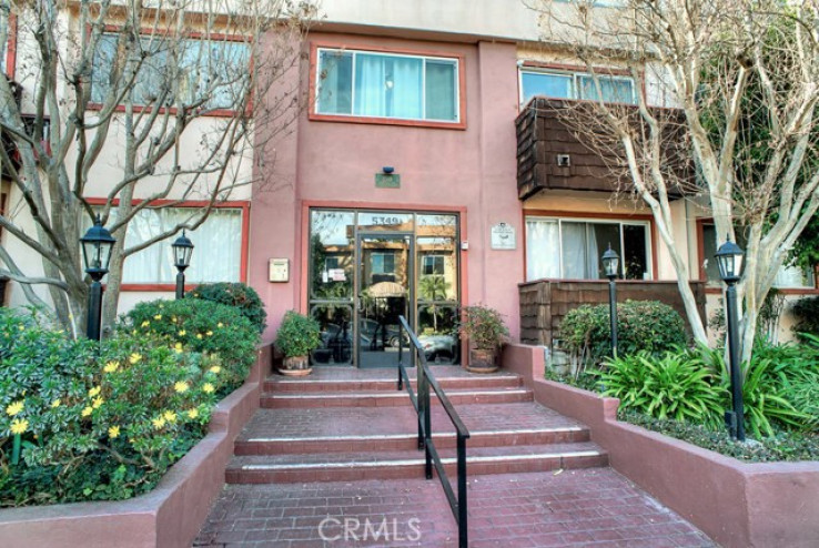 1 Bed Home for Sale in Encino, California
