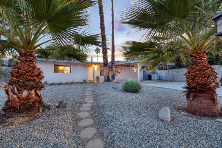 Residential Home in North Palm Desert