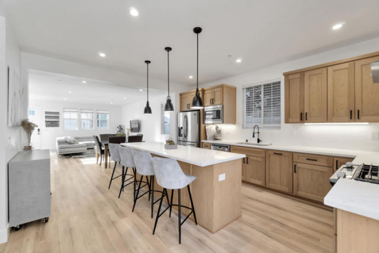 Residential Home in East Costa Mesa