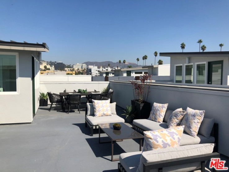 Residential Home in Hollywood