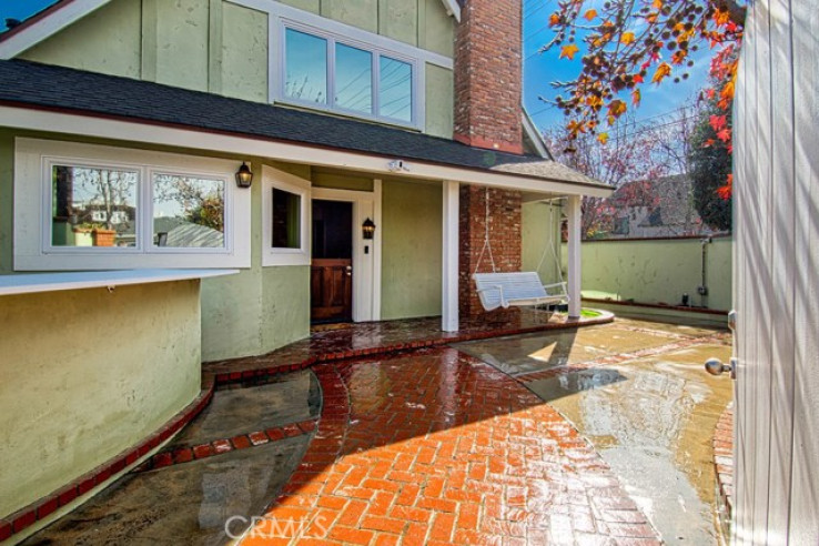 Residential Home in East Costa Mesa