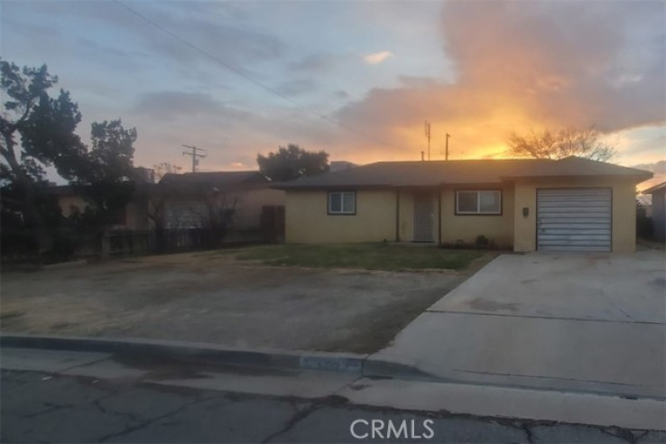 3 Bed Home for Sale in Mojave, California