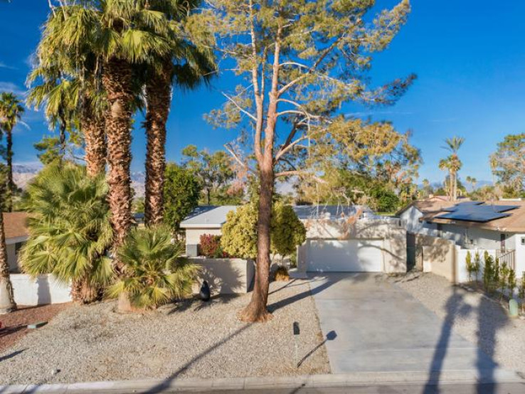 Residential Home in East Palm Desert