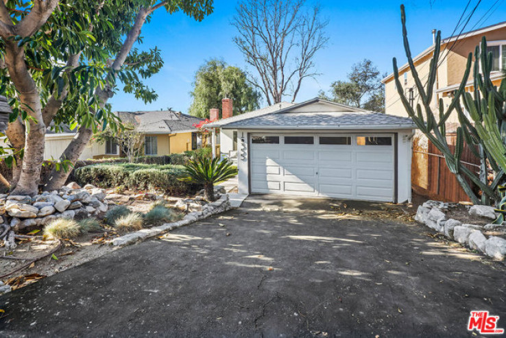 Residential Home in Tujunga