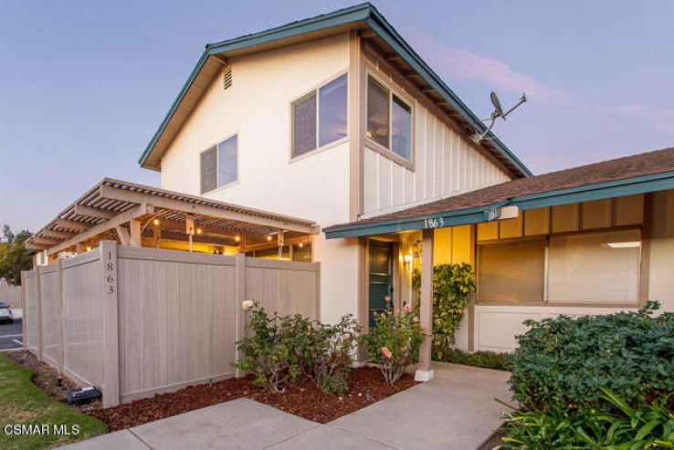 Residential Home in Thousand Oaks East
