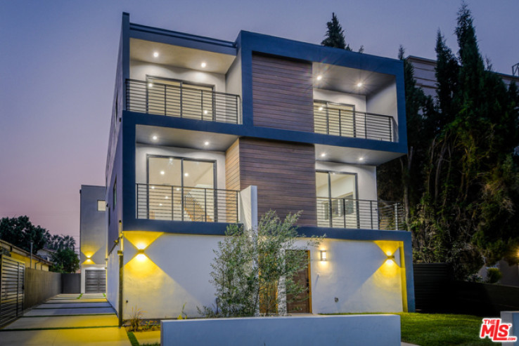 Residential Income in Hollywood