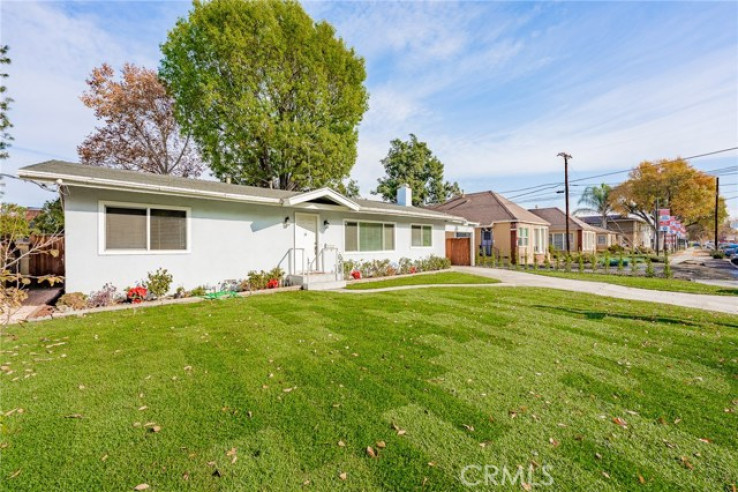 Residential Home in Valley Glen