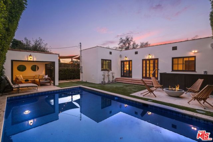 Residential Home in Hollywood