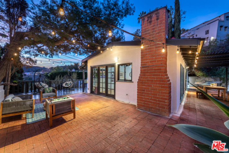 Residential Home in Hollywood Hills East