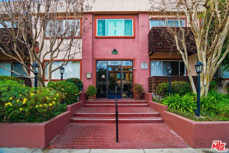 1 Bed Home for Sale in Encino, California