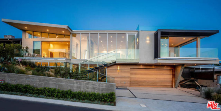 5 Bed Home for Sale in Pacific Palisades, California
