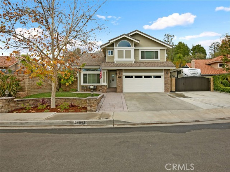 4 Bed Home for Sale in Saugus, California