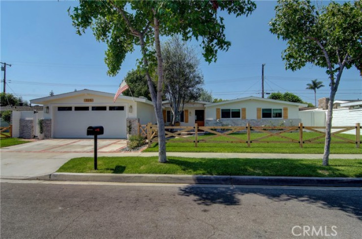 Residential Home in East Costa Mesa