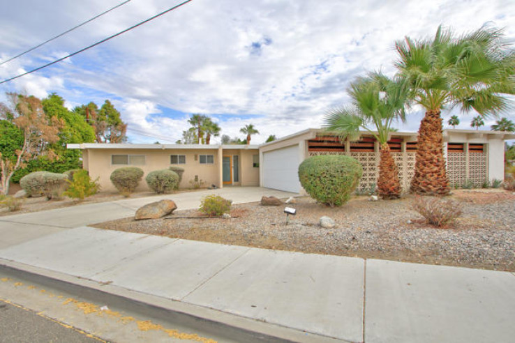 Residential Home in North Palm Desert