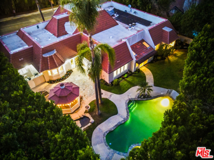 Residential Home in Bel Air - Holmby Hills