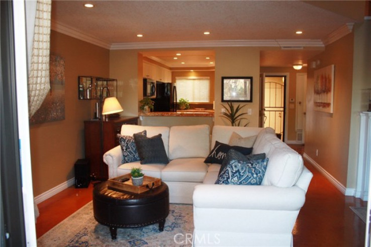 Residential Home in East Costa Mesa