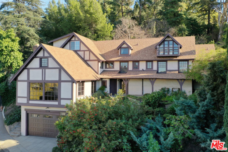 Residential Home in Silver Lake