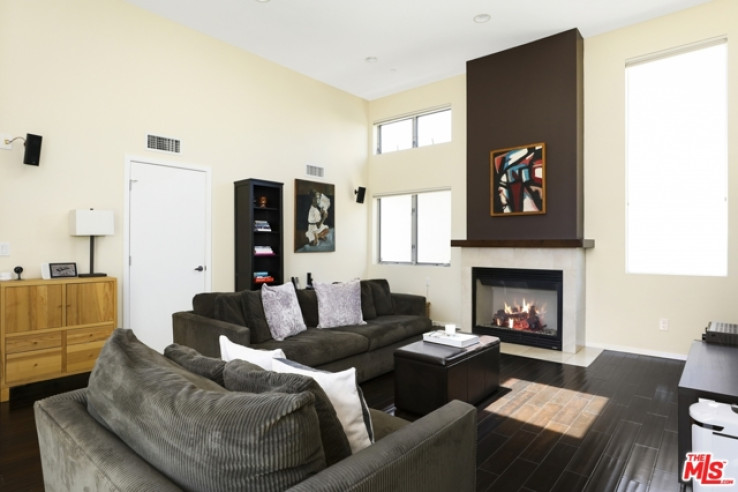 Residential Home in Hollywood