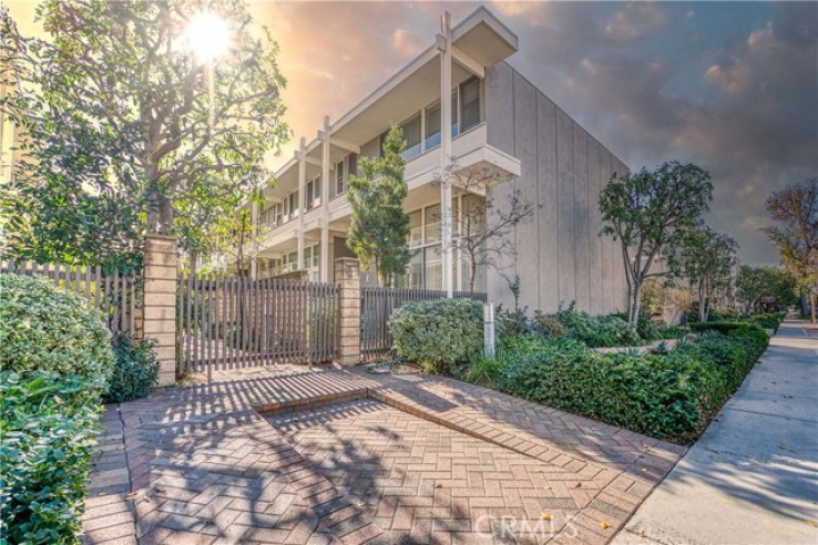 3 Bed Home for Sale in Burbank, California