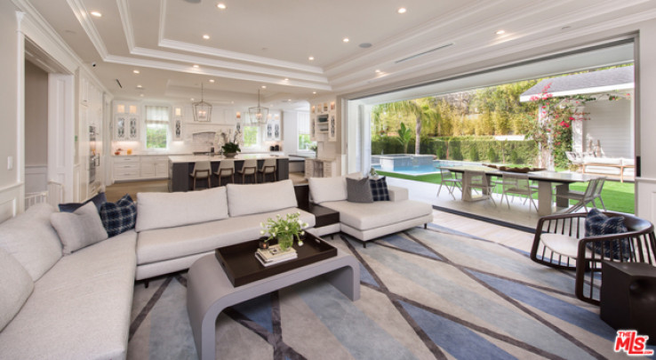 6 Bed Home for Sale in Los Angeles, California