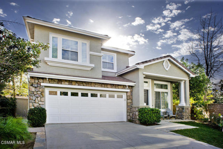 Residential Home in Thousand Oaks East