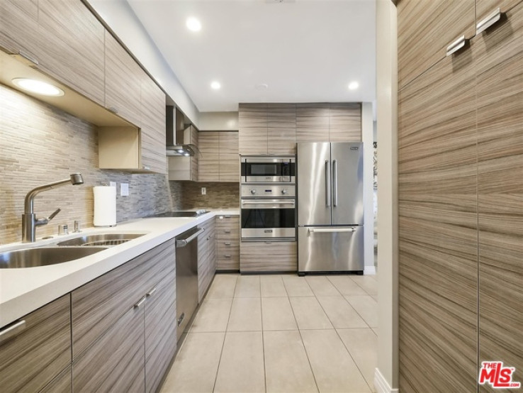 1 Bed Home for Sale in Los Angeles, California