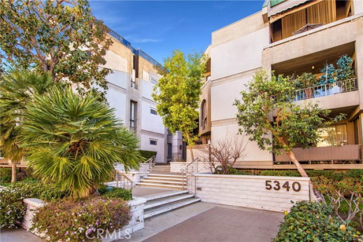 Residential Home in Encino