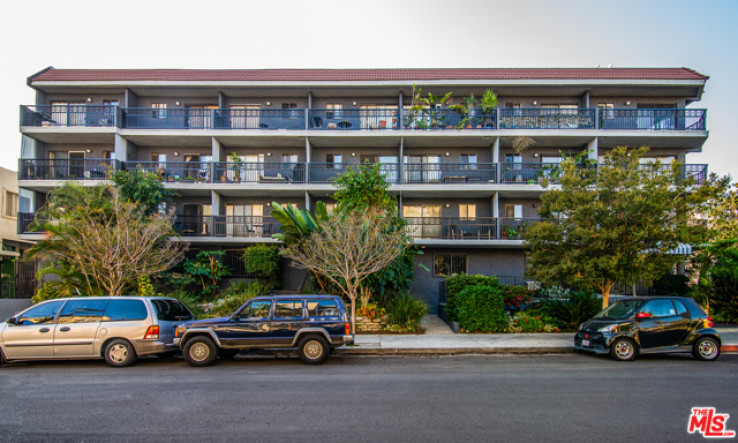 Residential Home in Hollywood