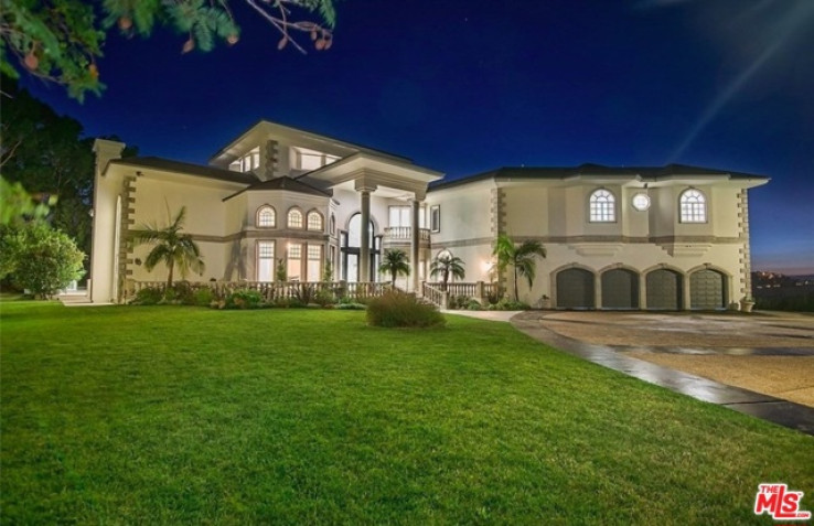 8 Bed Home for Sale in Calabasas, California