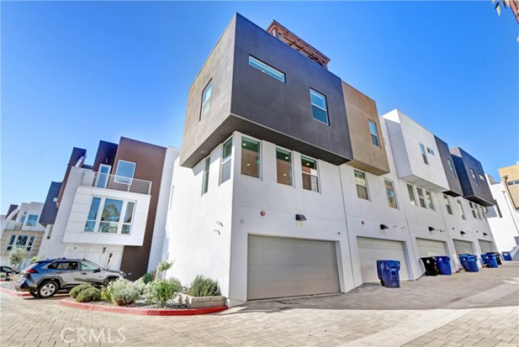 3 Bed Home for Sale in Los Angeles, California
