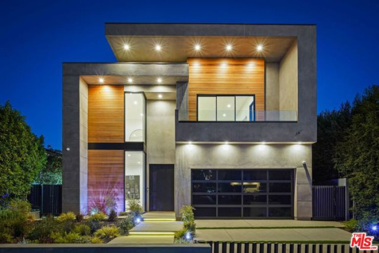 5 Bed Home for Sale in Los Angeles, California