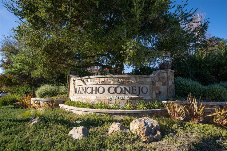 Residential Home in Thousand Oaks West