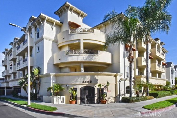 Residential Home in Toluca Lake