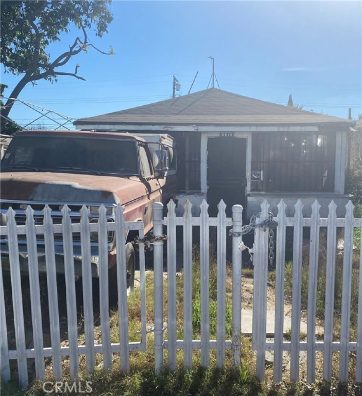 Residential Home in Compton N of Rosecrans, E of Central