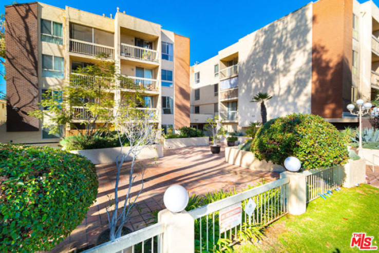 Residential Home in North Hollywood