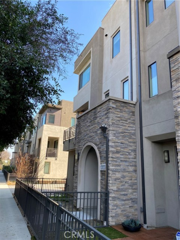 Residential Home in Valley Glen