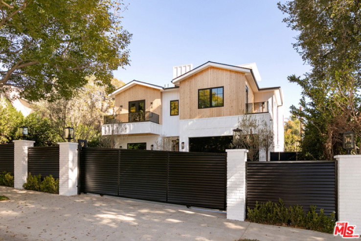 5 Bed Home for Sale in Los Angeles, California