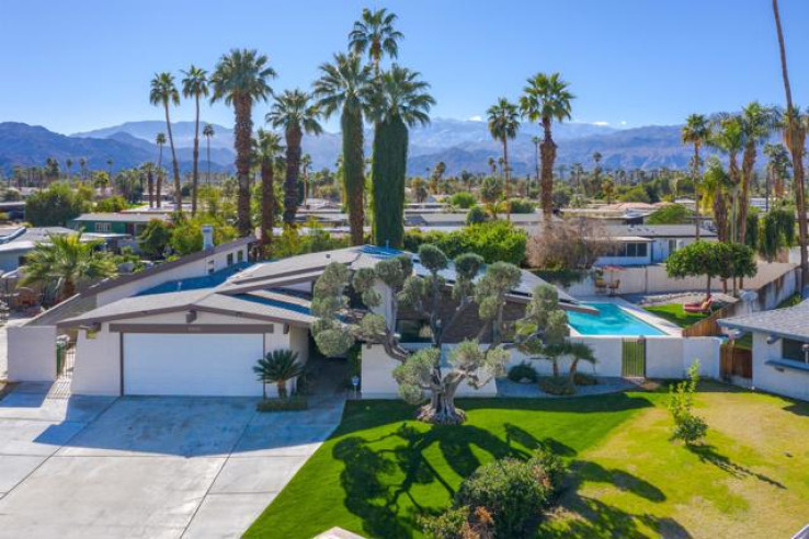 Residential Home in North Palm Desert