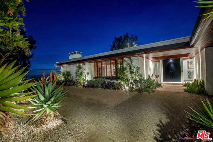 Residential Home in Bel Air - Holmby Hills