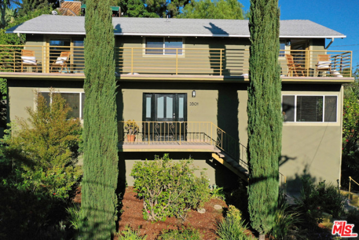 Residential Home in Hollywood Hills East